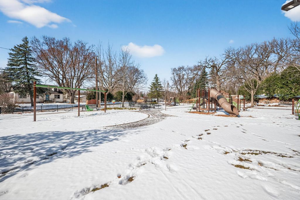 Photo of 1946 Chatsworth Street N, Roseville, MN 55113 (MLS # 7006244)