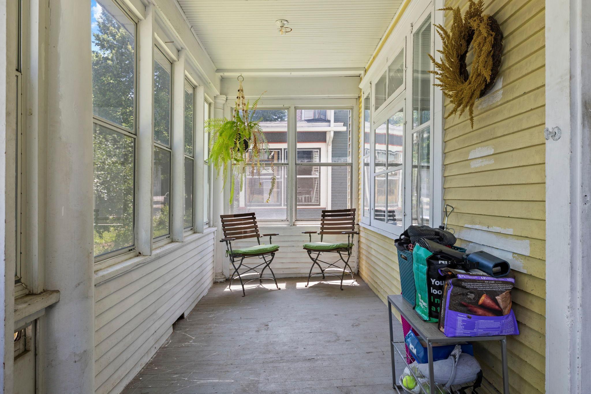 553 Manomin Avenue