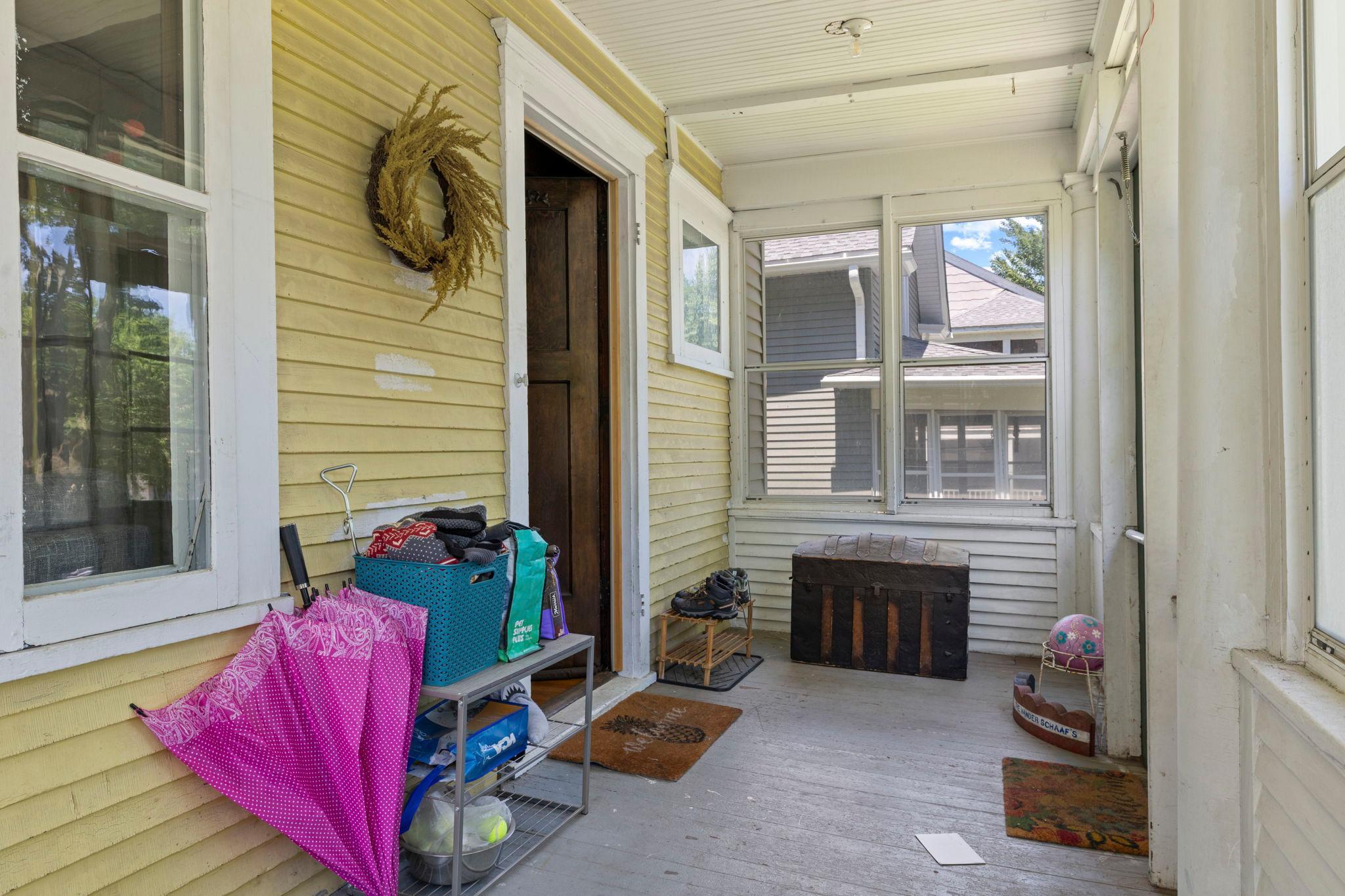 553 Manomin Avenue