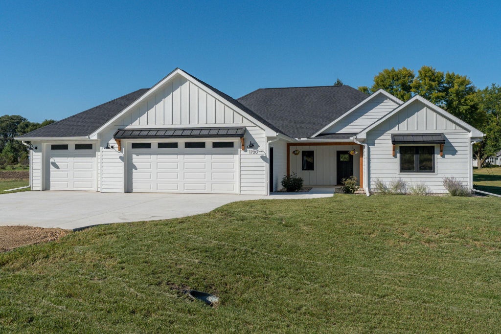 Photo of 1720 High Tail Lane, Mankato, MN 56001 (MLS # 7142030)
