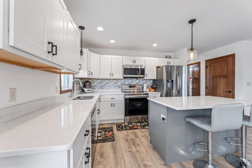 Photo of 809 24th Avenue NW, Austin, MN 55912 (MLS # 7074367)
