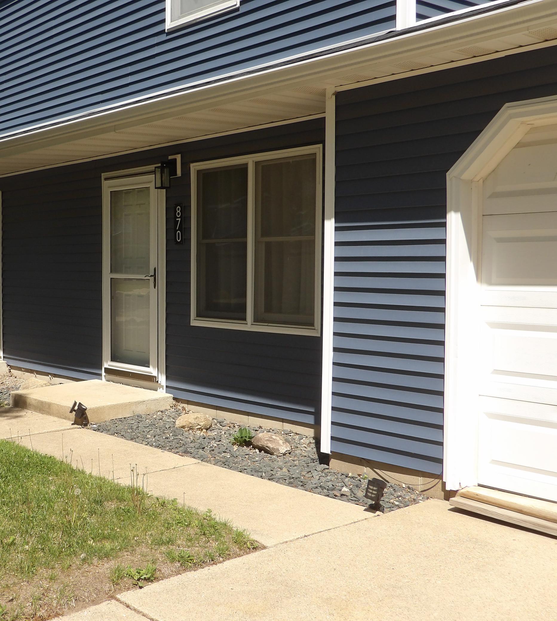 870 W Village Circle SE