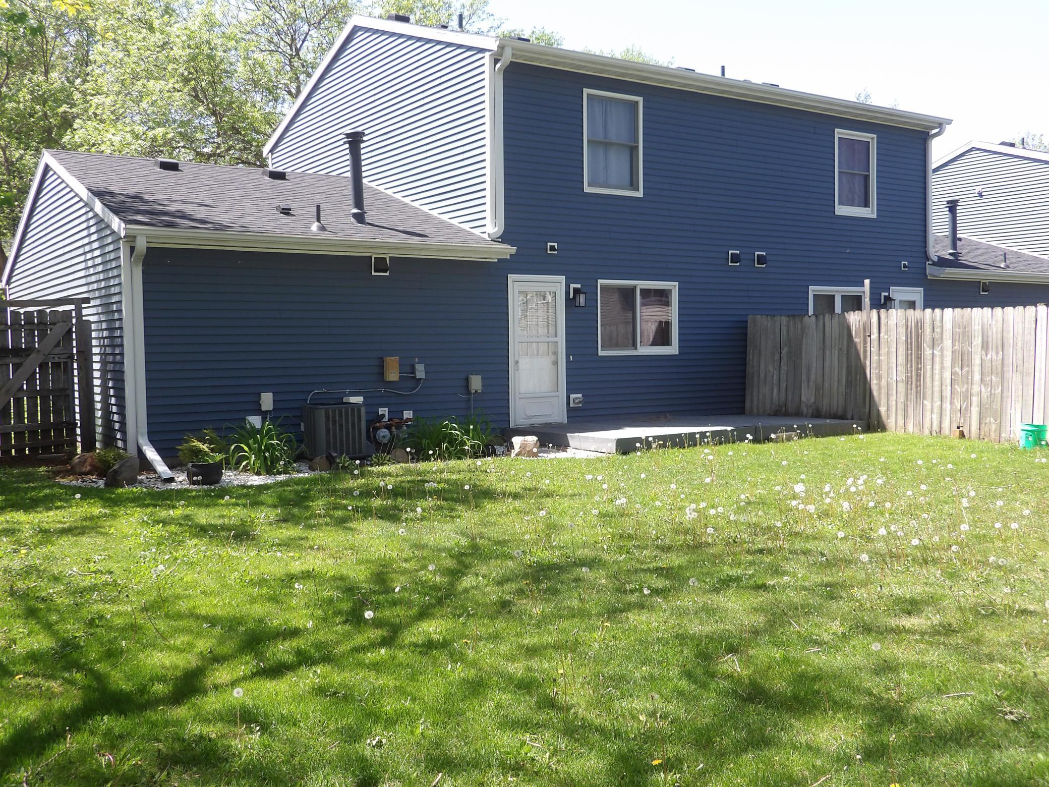 870 W Village Circle SE