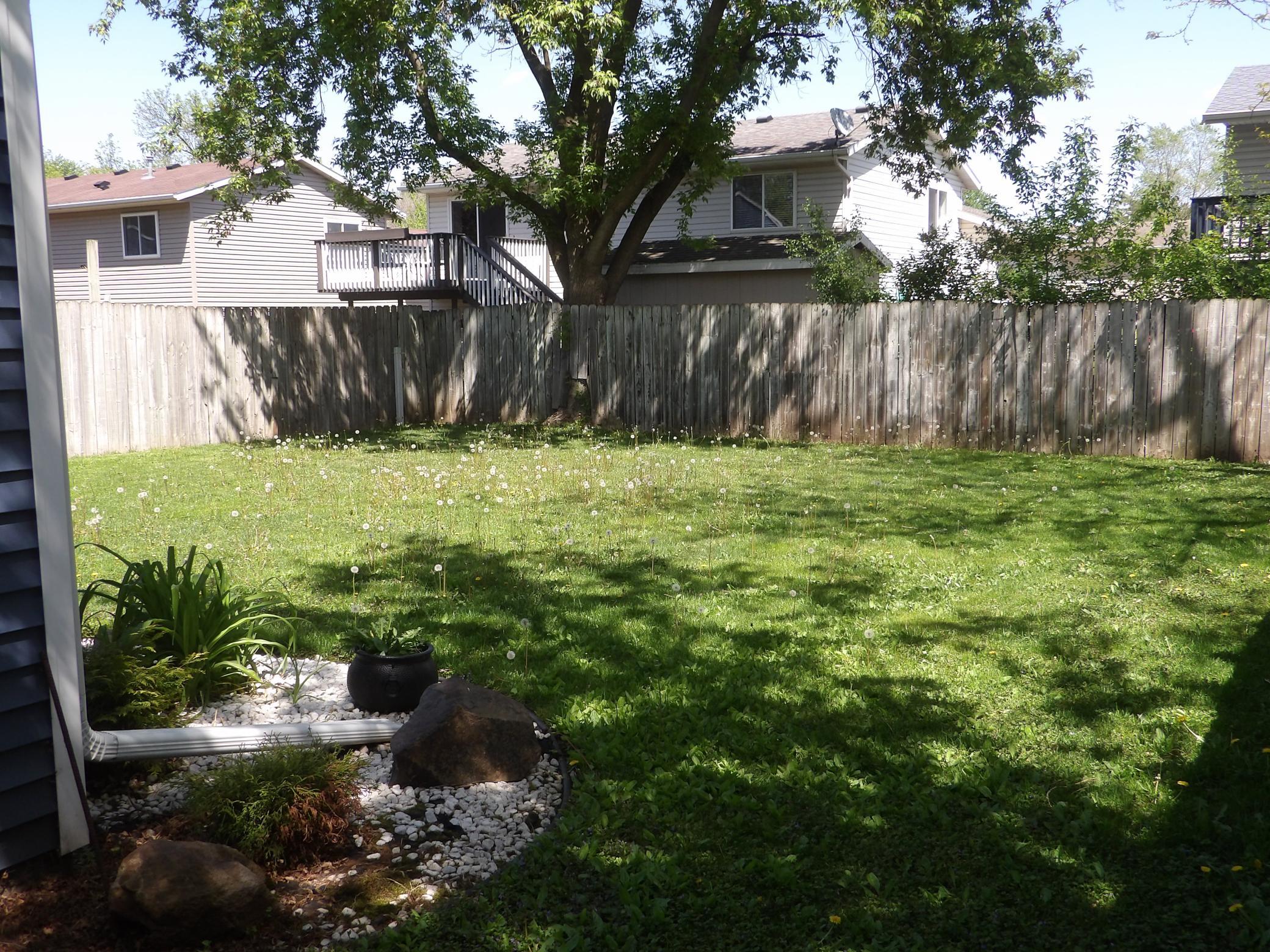 870 W Village Circle SE