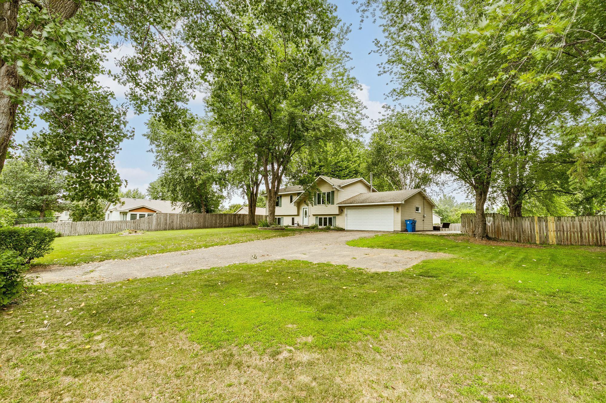 1101 Holly Drive E