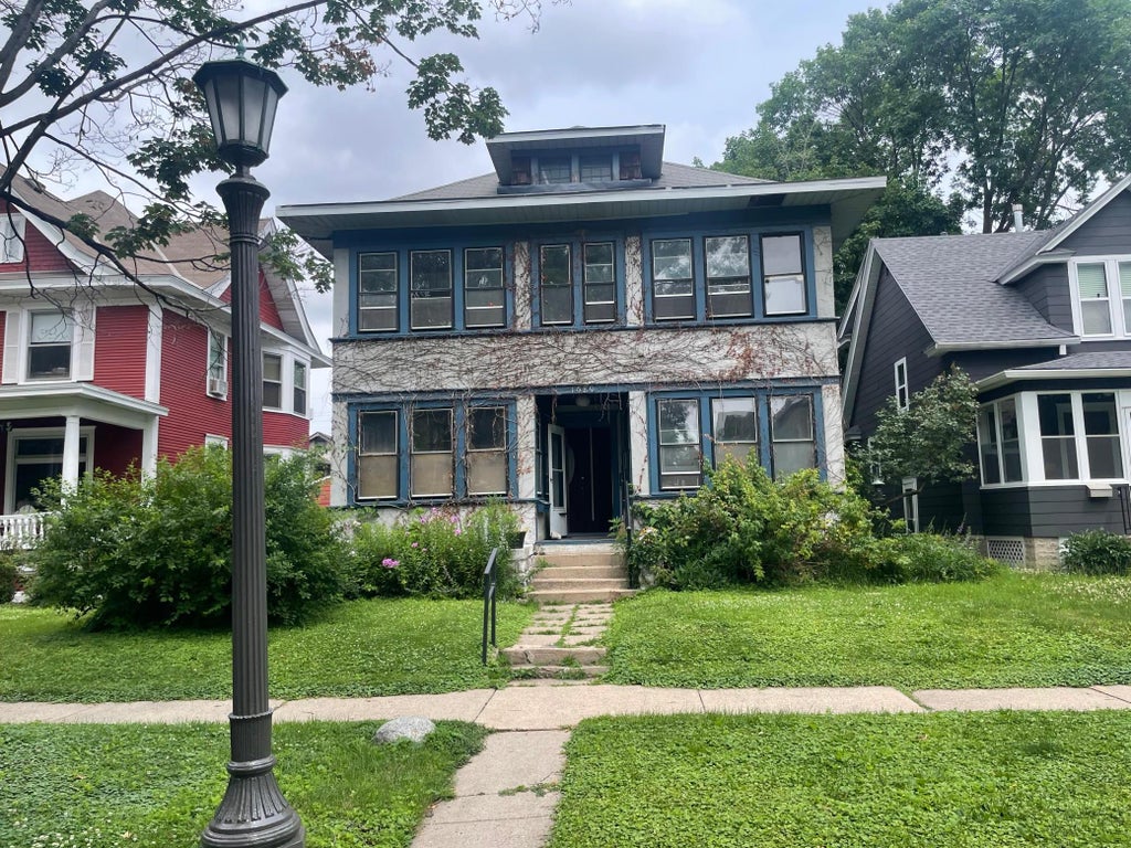 Photo of 1689 Dayton Avenue, Saint Paul, MN 55104 (MLS # 7104199)