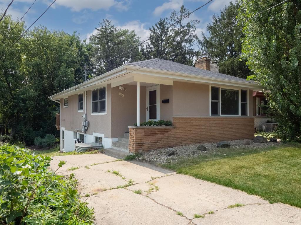 634 Orange Avenue W