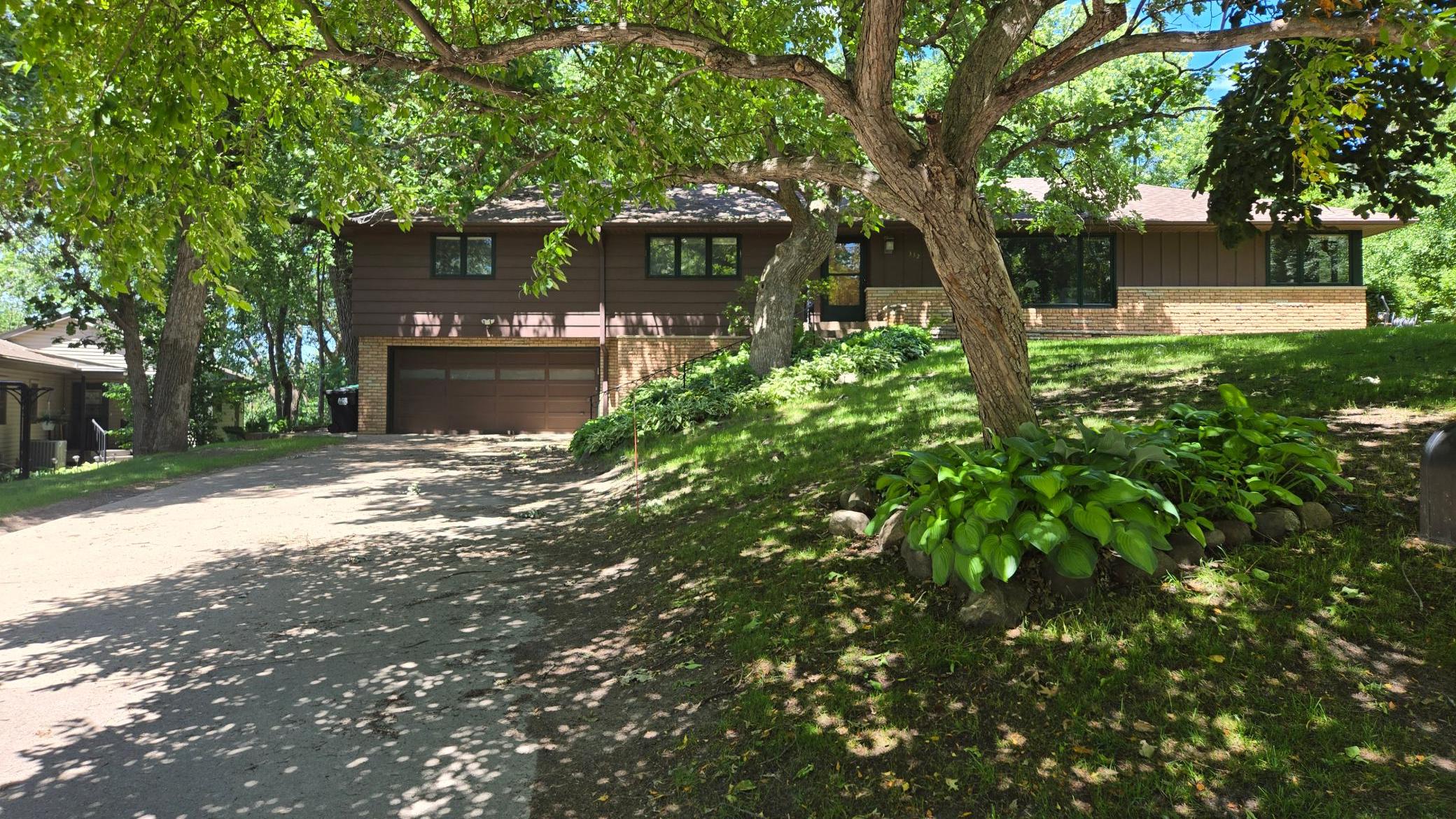 332 Floral Drive W