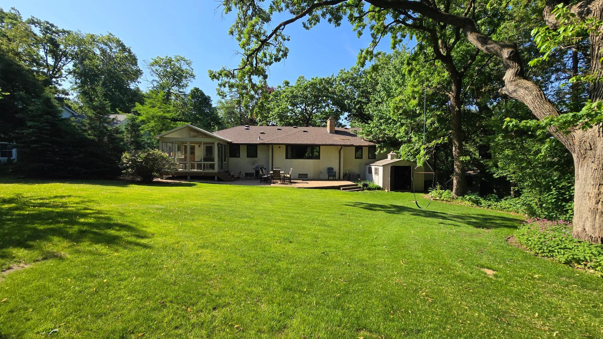 332 Floral Drive W