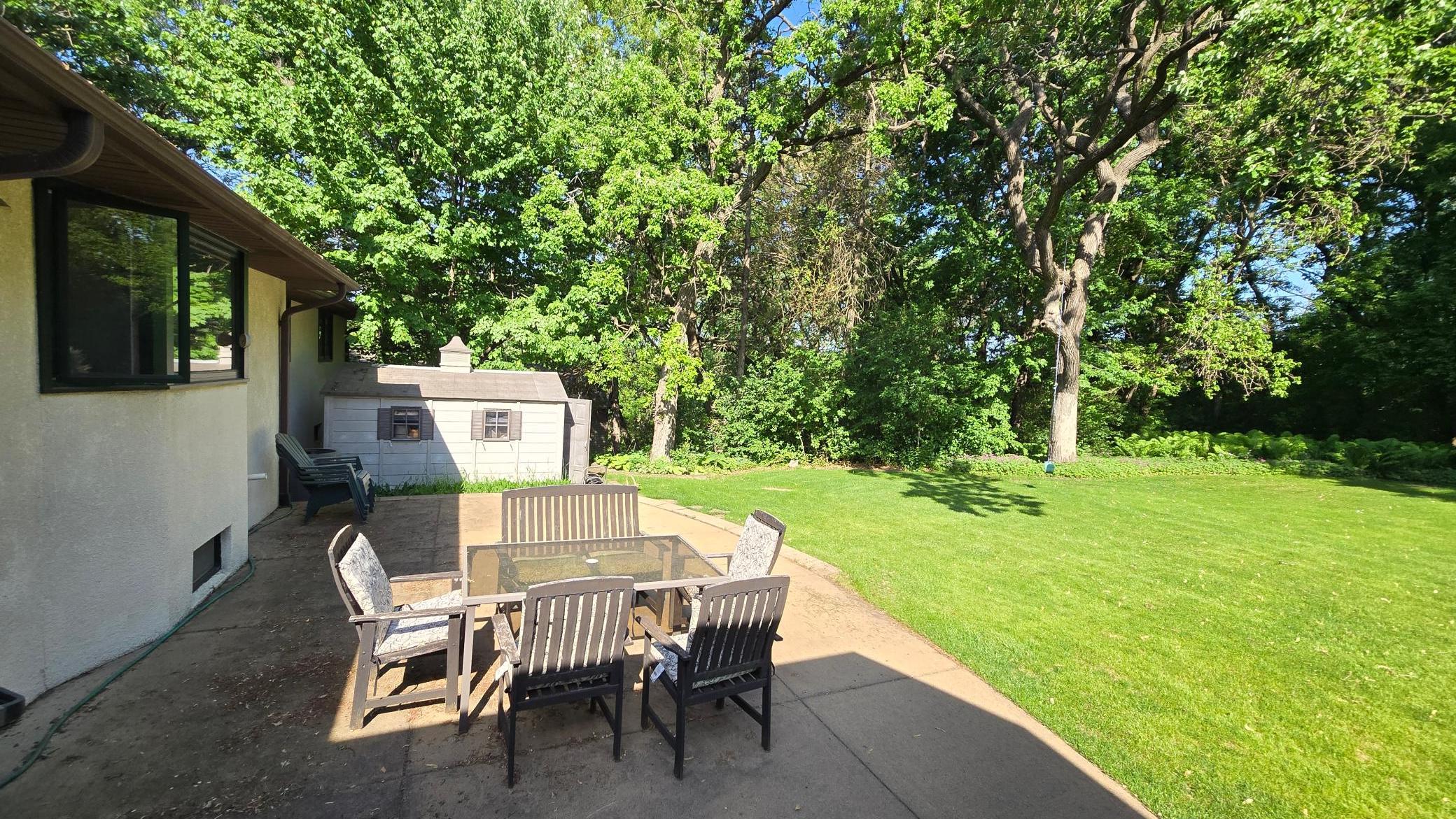 332 Floral Drive W
