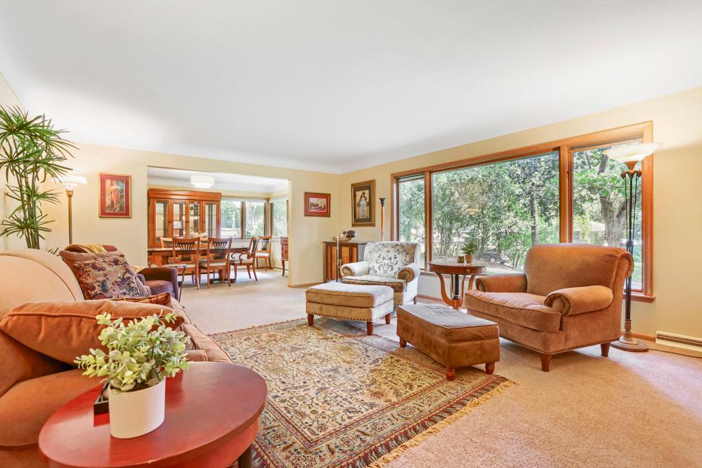 332 Floral Drive W