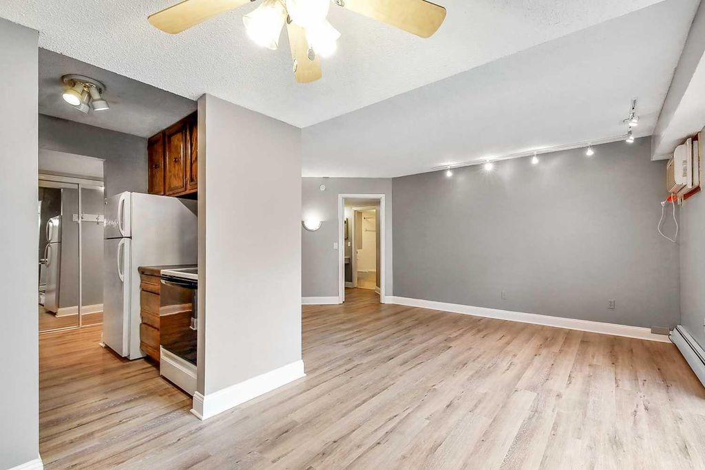 Photo of 831 Old Settlers Trail #3, Hopkins, MN 55343 (MLS # 7045006)