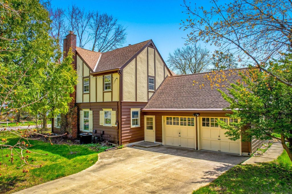 Photo of 1027 Cedar Avenue, Albert Lea, MN 56007 (MLS # 7006332)