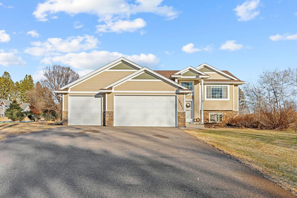 Photo of 16921 Vickers Street NE, Andover, MN 55304 (MLS # 7004704)