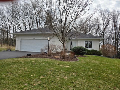 2498 Hillwood Drive E Maplewood MN 55119