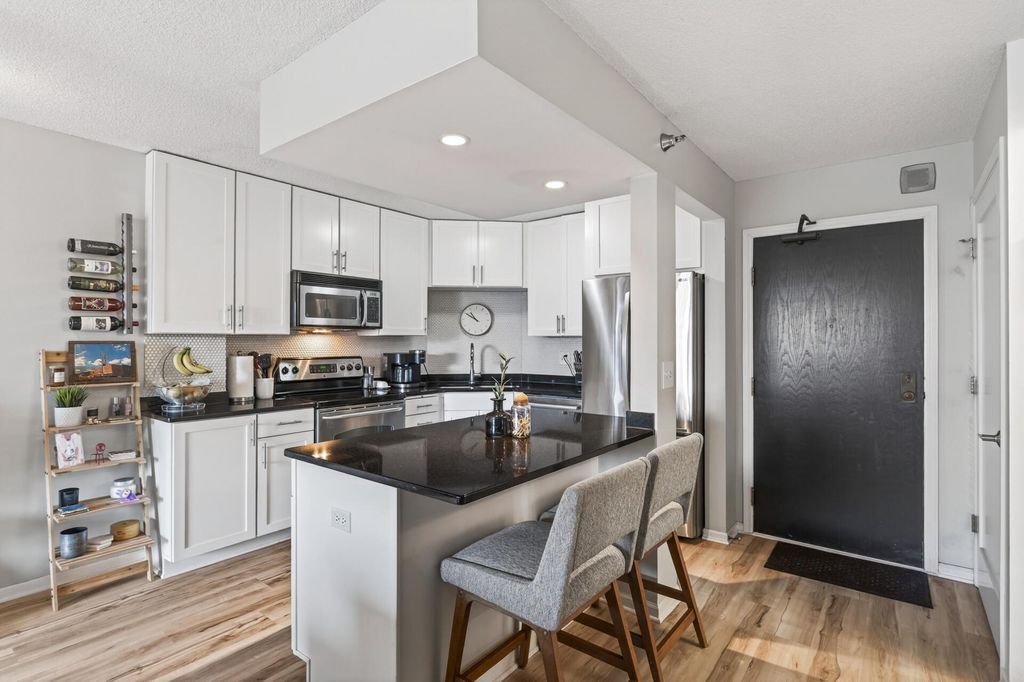 Photo of 401 S 1st Street #518, Minneapolis, MN 55401 (MLS # 7064656)