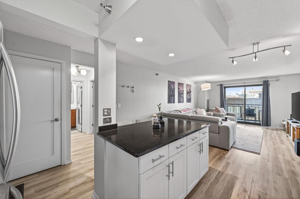 Photo of 401 S 1st Street #518, Minneapolis, MN 55401 (MLS # 7064656)