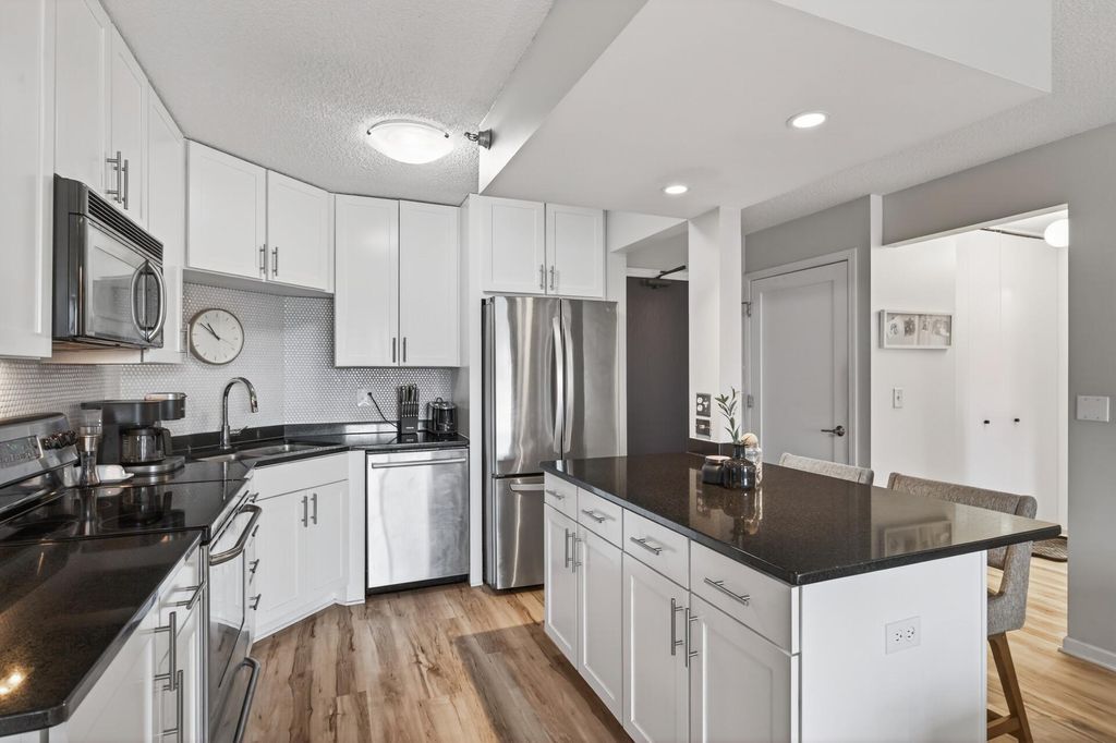 Photo of 401 S 1st Street #518, Minneapolis, MN 55401 (MLS # 7064656)