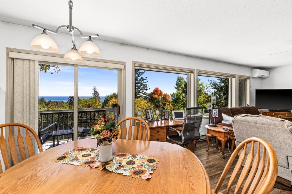 Photo of 1424 E Skyline Parkway, Duluth, MN 55805 (MLS # 7156429)