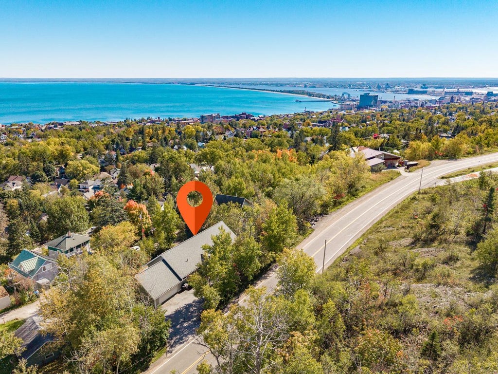 Photo of 1424 E Skyline Parkway, Duluth, MN 55805 (MLS # 7156429)