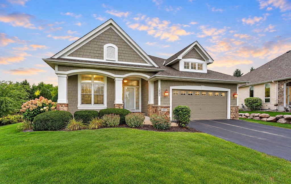 Photo of 10547 Hawthorn Court, Woodbury, MN 55129 (MLS # 7152439)