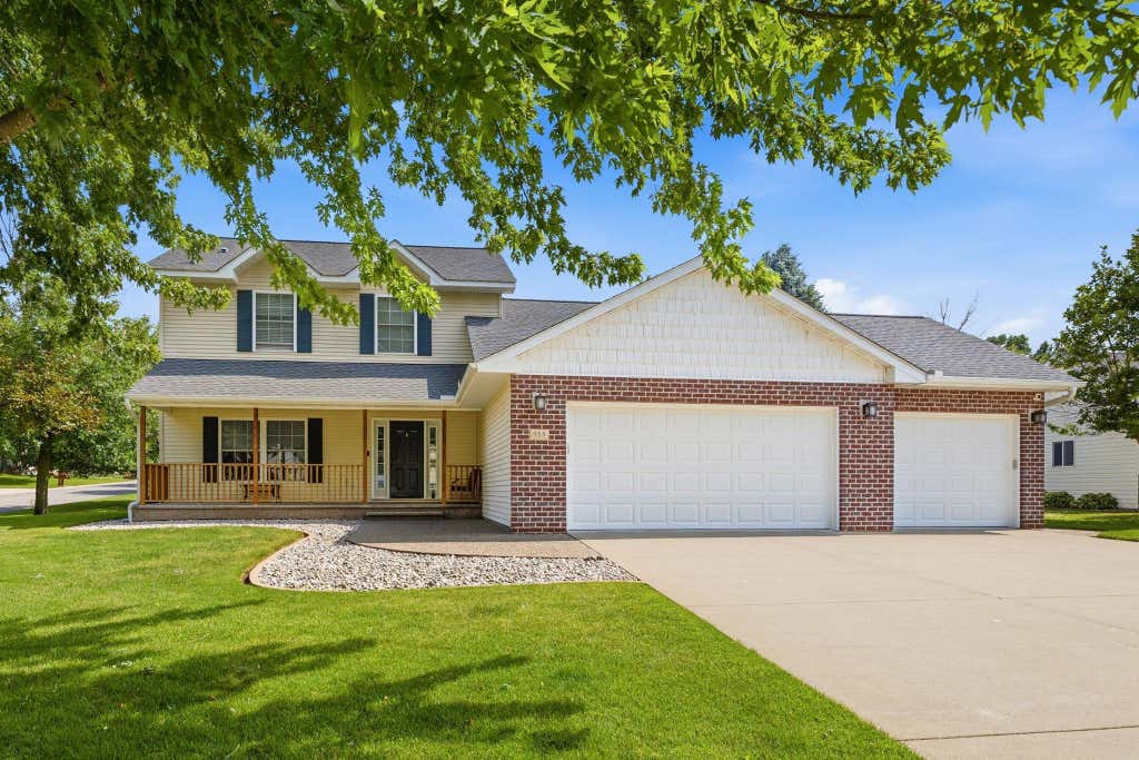 Photo of 955 Park Drive, Belle Plaine, MN 56011 (MLS # 7123352)