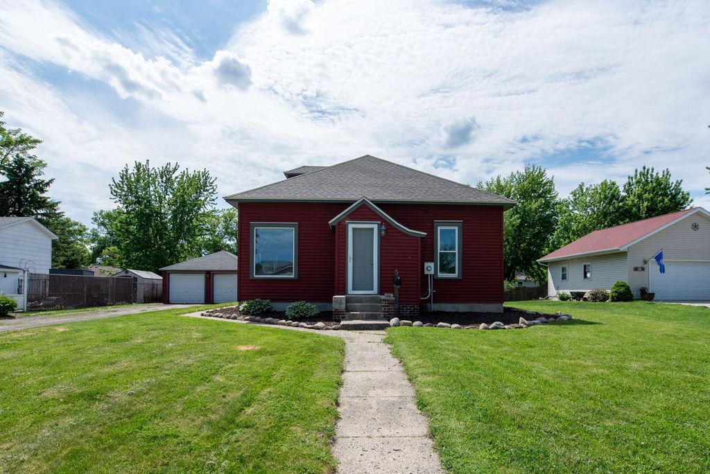 Photo of 908 3rd Street SW, Waseca, MN 56093 (MLS # 7082077)