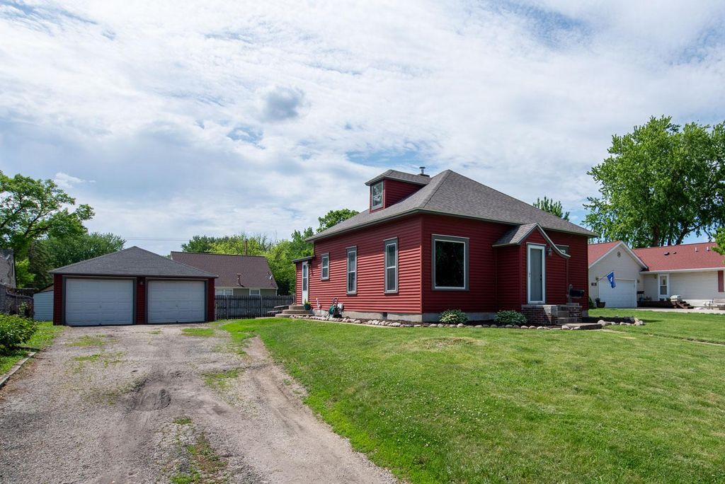 Photo of 908 3rd Street SW, Waseca, MN 56093 (MLS # 7082077)