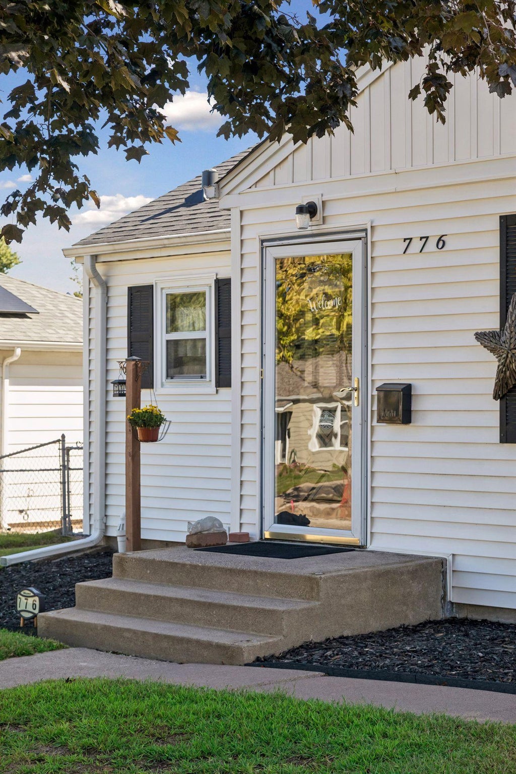 Photo of 776 Parkview Avenue, Saint Paul, MN 55117 (MLS # 7148242)