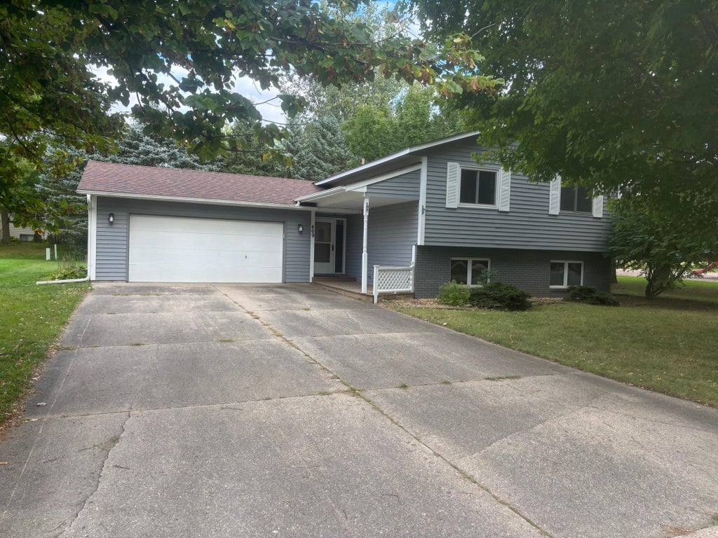 Photo of 469 Campbell Lane NW, Hutchinson, MN 55350 (MLS # 7126336)