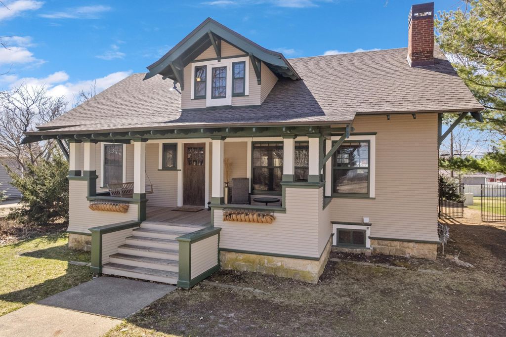 Photo of 300 5th Street SW, Plainview, MN 55964 (MLS # 7053648)