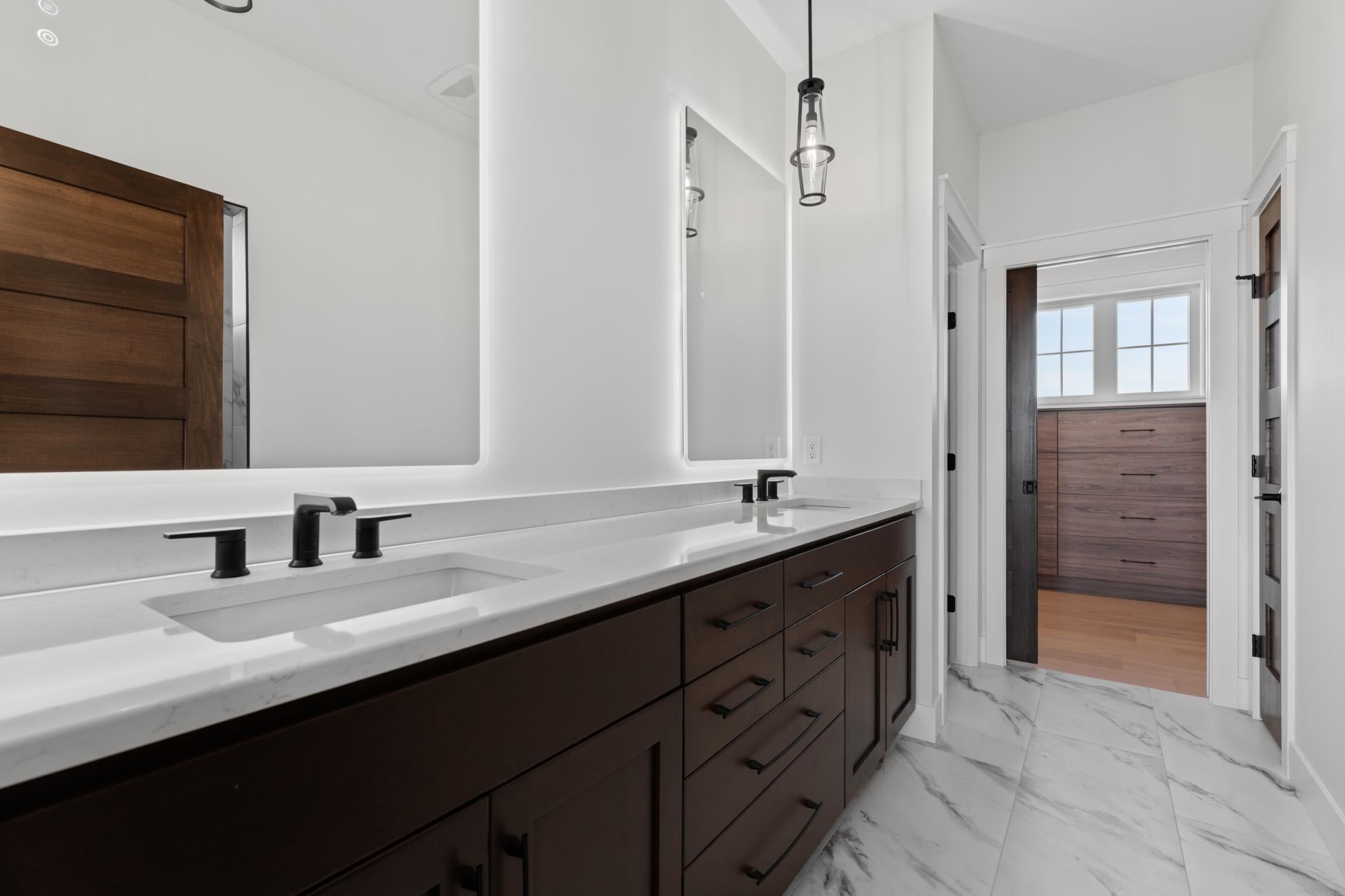 Rochester, Minnesota, 55901, United States, 4 Bedrooms Bedrooms, ,4 BathroomsBathrooms,Residential,Active,2037566