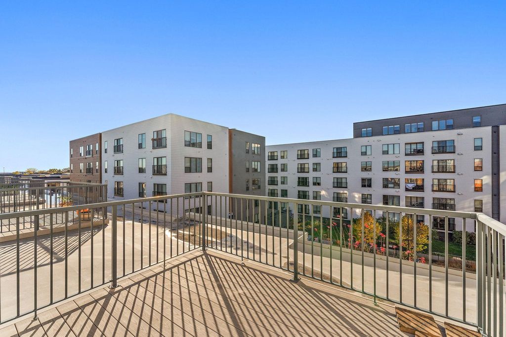 Photo of 2650 University Avenue W #318, Saint Paul, MN 55114 (MLS # 6813643)