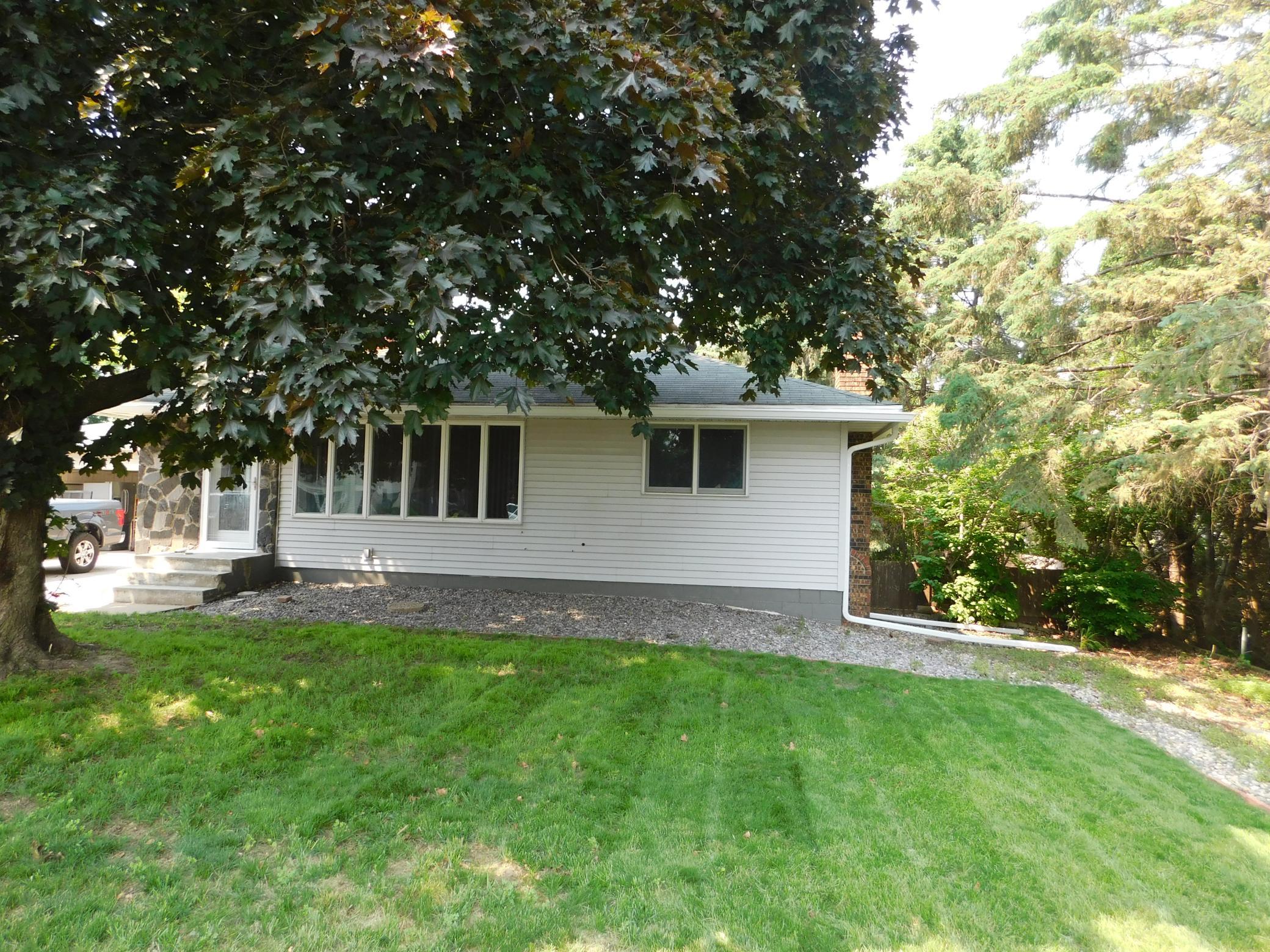 243 Demont Avenue E