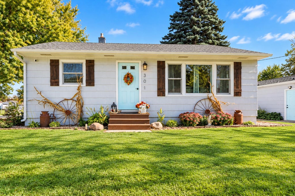 Photo of 301 SE Oak Street, Brownsdale, MN 55918 (MLS # 7160275)