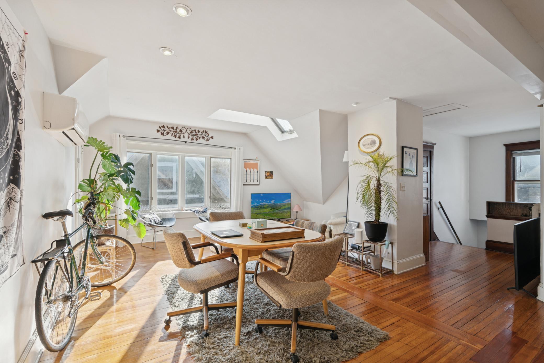 2120 Emerson Avenue S