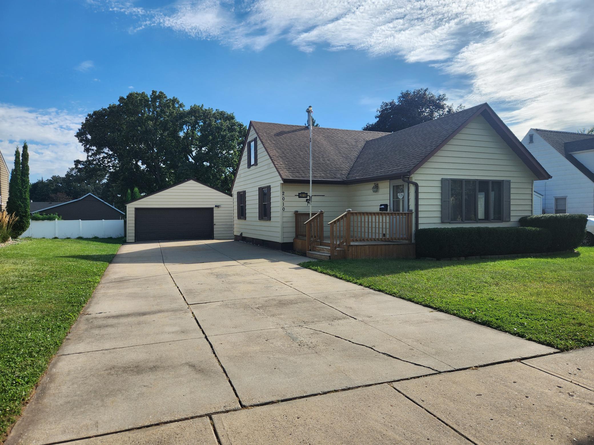 2010 3rd Avenue NE