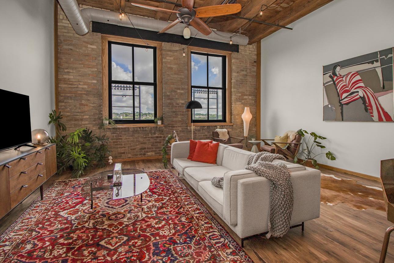 289 5th Street E 408