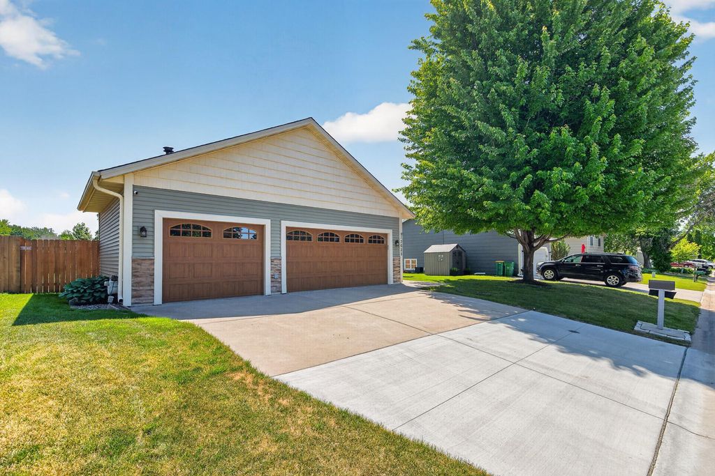 Photo of 13625 Zarthan Avenue S, Savage, MN 55378 (MLS # 7091373)