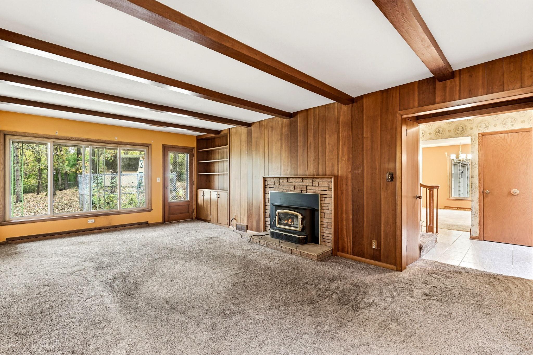 648 Roosevelt Road