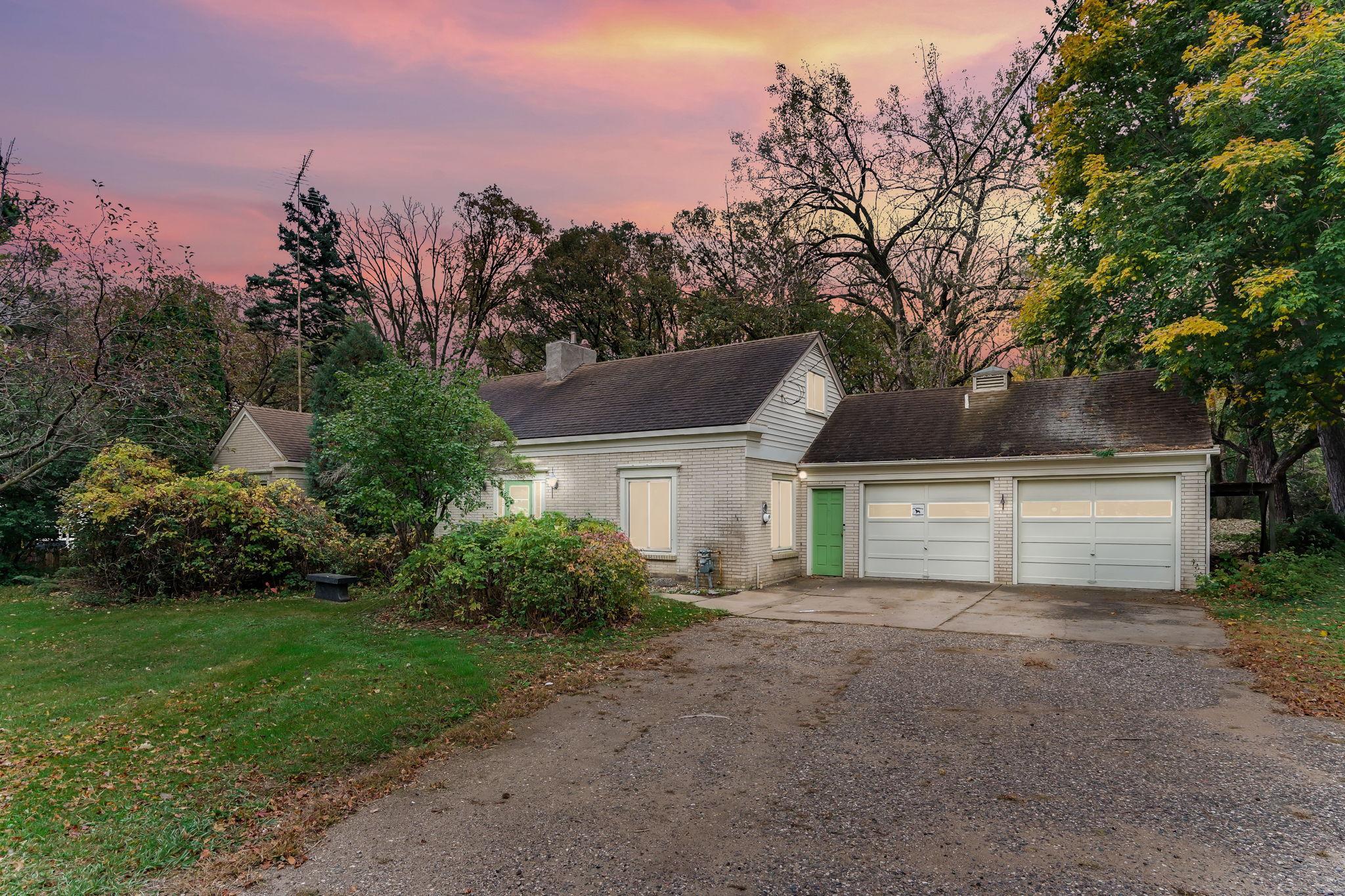 648 Roosevelt Road