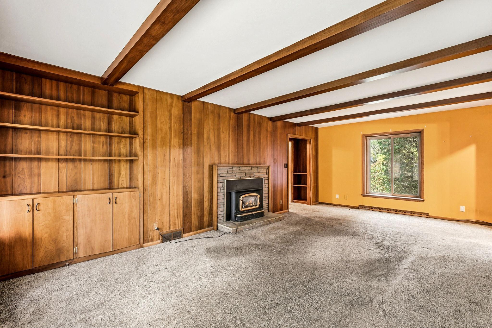 648 Roosevelt Road
