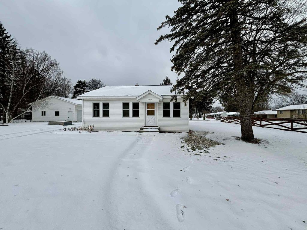 Photo of 2305 Division Street N, North Saint Paul, MN 55109 (MLS # 7006588)