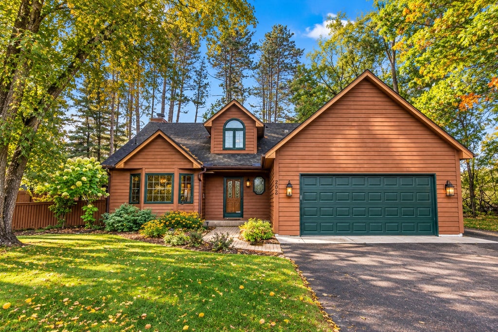 Photo of 202 Robert Street, Mahtomedi, MN 55115 (MLS # 7156247)