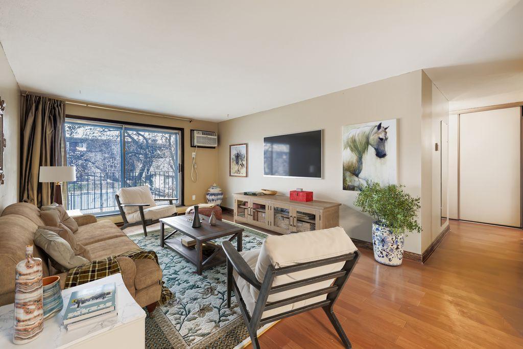 3431 Kent Street 813