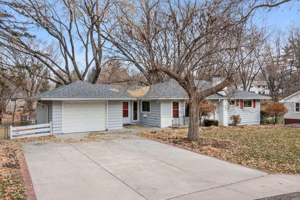 Photo of 11308 Oakvale Road N, Minnetonka, MN 55305 (MLS # 6817999)