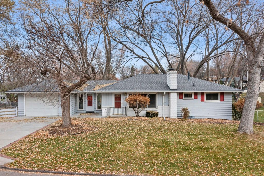 Photo of 11308 Oakvale Road N, Minnetonka, MN 55305 (MLS # 6817999)
