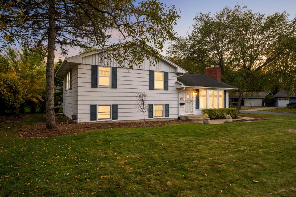 Photo of 4617 W 90th Street, Bloomington, MN 55437 (MLS # 7151904)