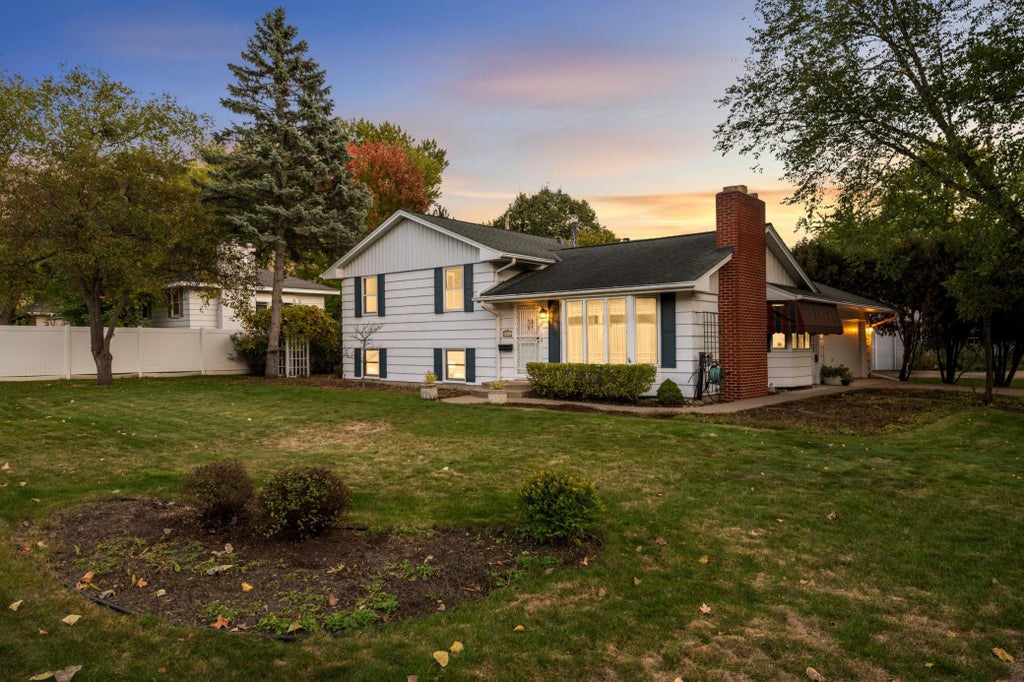 Photo of 4617 W 90th Street, Bloomington, MN 55437 (MLS # 7151904)