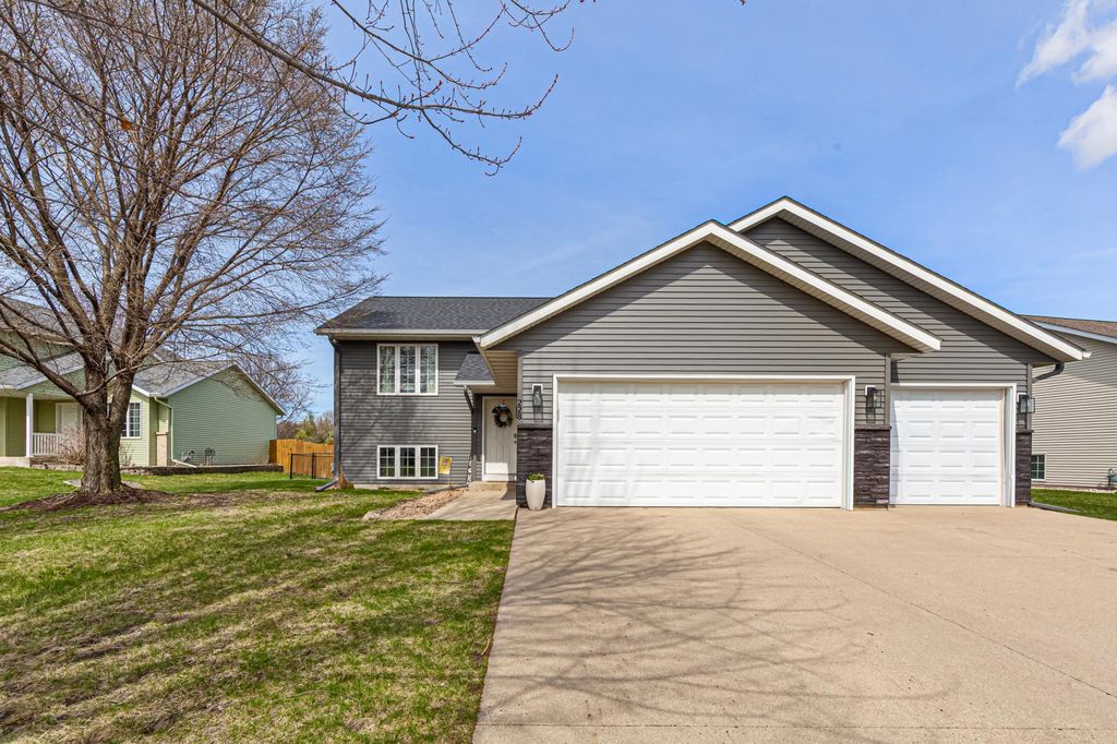Photo of 228 Inverness Drive, Mankato, MN 56001 (MLS # 7056381)